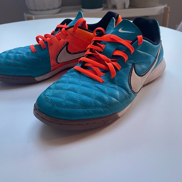 Nike Men’s Tiempo indoor soccer shoe - Picture 4 of 5